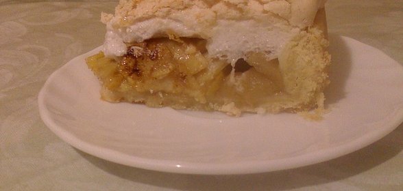 Шарлотка яблочная с меренгой