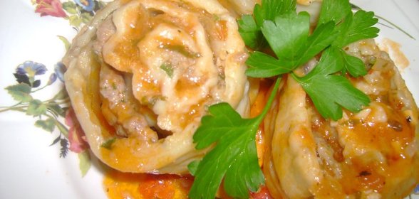 РУЛЕТИКИ С МЯСОМ В ТОМАТНОМ СОУСЕ