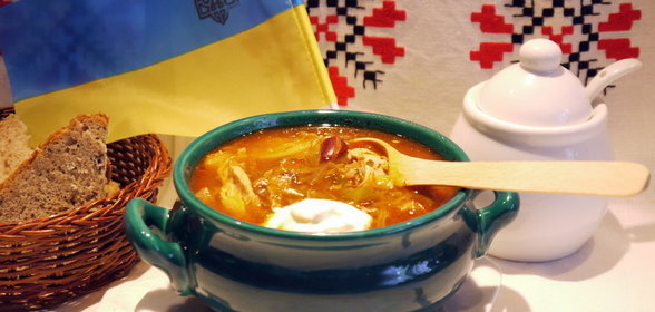 Розовые блинчики с брынзой