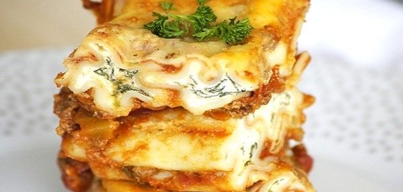 Фаршированные каннеллони, запеченные с сыром