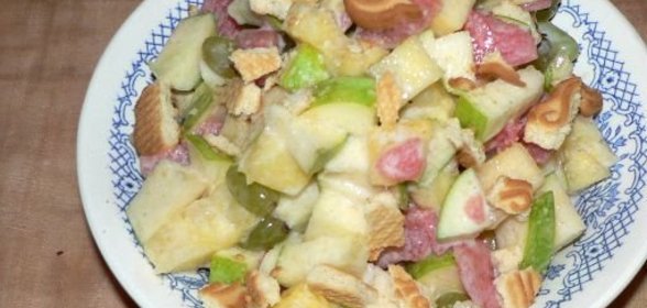 Фруктовый салат с печеньем