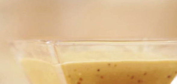 Заправка из черного бальзамика с майонезом и чесноком