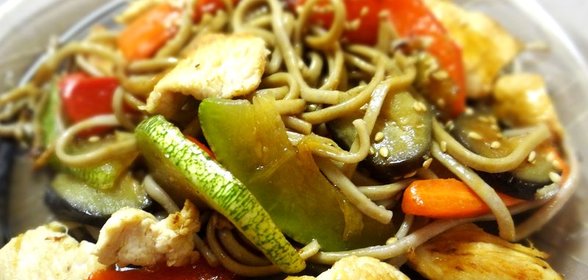 Гречневая лапша с курицей