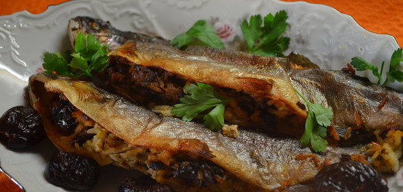 Форель с черносливом