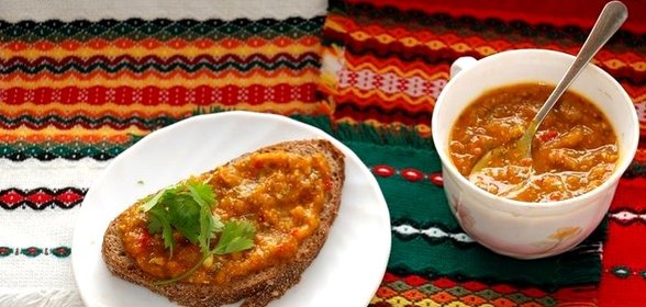 Соус ткемали с грецкими орехами