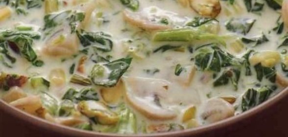 Сырный соус с грибами и шпинатом