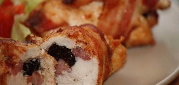 Рулет из индейки с черносливом
