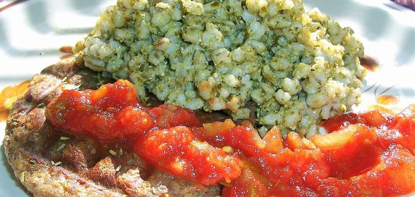ПЕРЛОВКА С ПЕСТО,КОТЛЕТОЙ ГРИЛЬ И САЛЬСОЙ