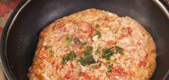 Яичница с помидорами