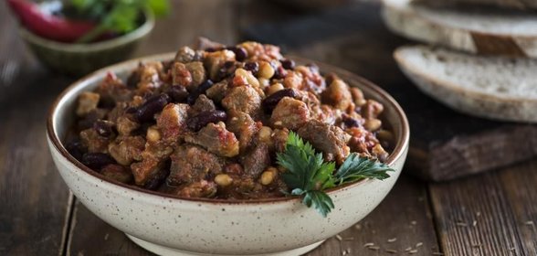 Чили с говядиной, свининой и фасолью