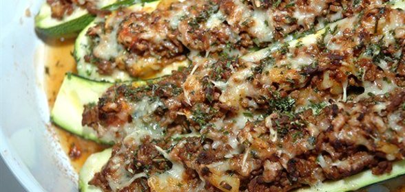 Фаршированные мясом кабачки