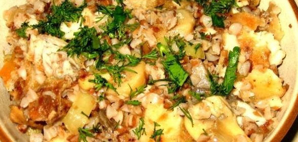 Мясо с солеными грибами и сыром