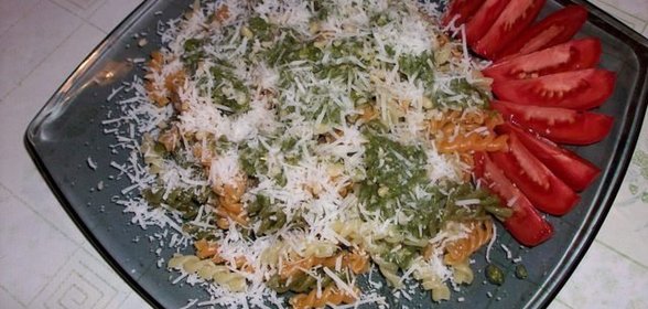 Макароны с соусом песто