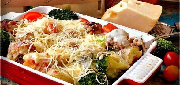 Запеканка с тефтелями и брокколи