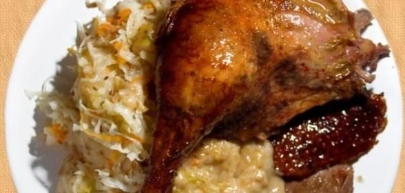 Гусь с квашеной капустой