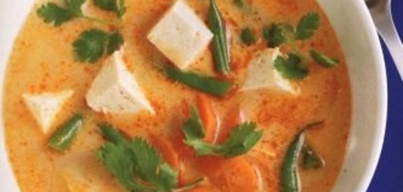 Суп на кокосовом молоке с сыром тофу и стручковой фасолью