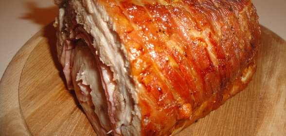 Мясной рулет с ветчиной и сыром