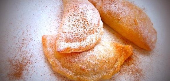 Творожные пирожки с яблоком и корицей