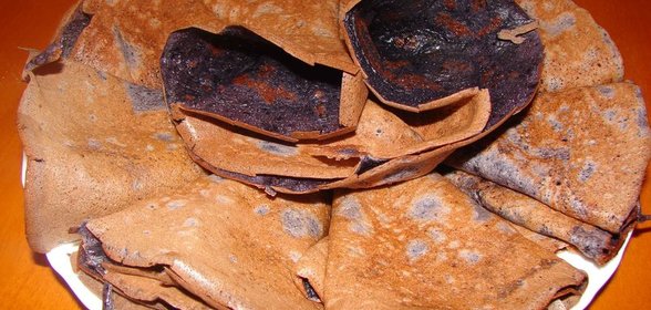 Тоненькие черничные блины с корицей