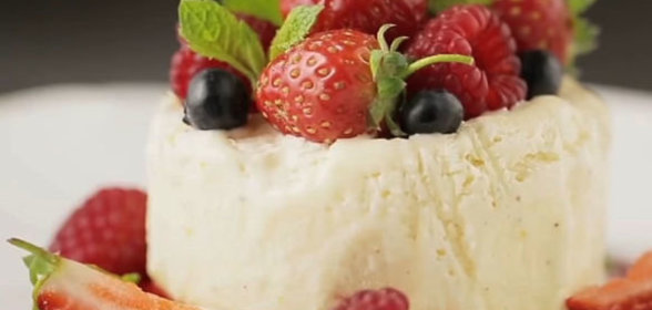 Бутерброды с соленой рыбой, яйцами и помидорами