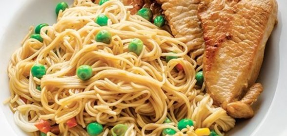 Стейки из индейки с пшеничной лапшой