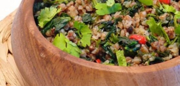 Гречка с чили и шпинатом