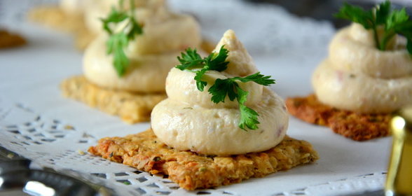 Сырные крекеры со сливочным кремом