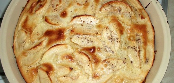 Шарлотка на сгущенном молоке