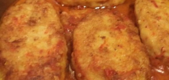 Рыбные котлеты под томатным соусом