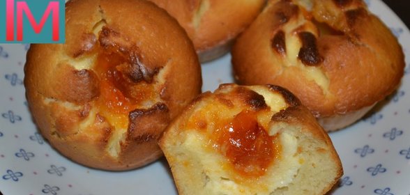 Маффины с творожной начинкой и абрикосовым джемом
