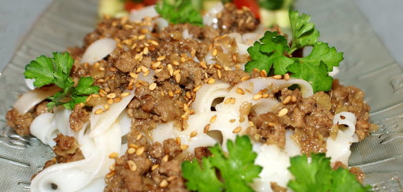 «Муравьи ползущие по ветвям» рисовая лапша с сочным фаршем