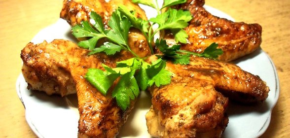 Запеченные куриные крылышки с медом и соевым соусом