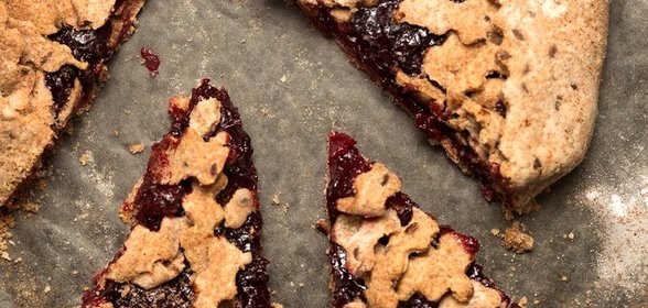 Деревенская галета с вишней