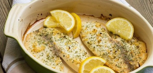 Тилапия с лимонно-чесночным соусом