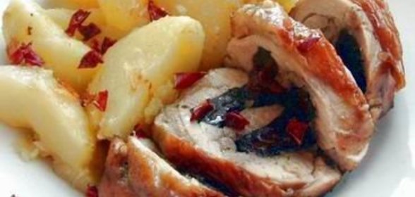 Замаринованная курица, фаршированная черносливом