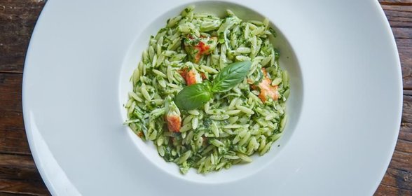 Прасино Крифарото Мэ Кавури (греческие макароны с крабом в соусе из петрушки)