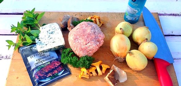 Люля кебаб с дор-блю и грибным соусом