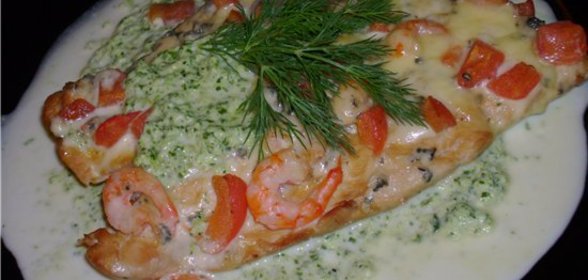 Куриные грудки с креветками в сливочно-шпинатном соусе