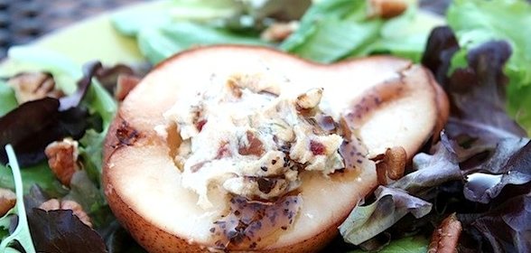 Груша, фаршированная креветками и сыром