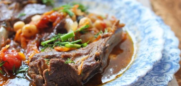Марокканское рагу из баранины и нута с овощами