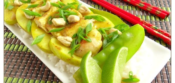 Куриное филе с яблоком по-тайски