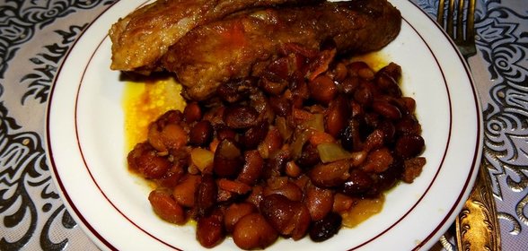Свиные ребра тушеные с фасолью в мультиварке