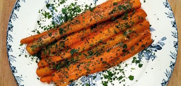 Морковь, запеченная в горчице и кленовом сиропе