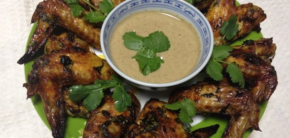 Куриные крылышки с соусом из грецких орехов