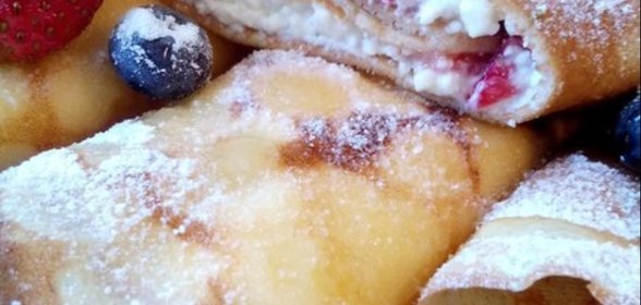 Сладкие блинчики с начинкой из творога и фруктов