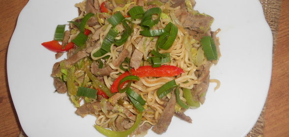 Говядина с лапшой