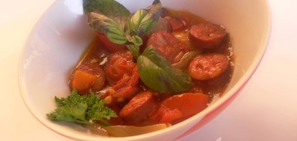 Ругай из пряных колбасок