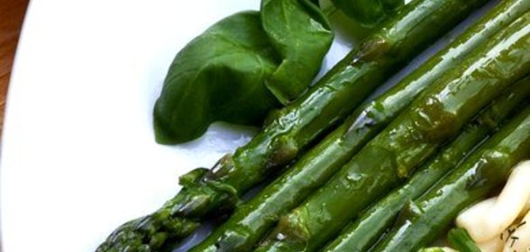 Спаржа с лаймом и мятой