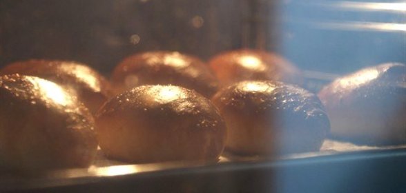 Домашние пирожки с яблоком и корицей