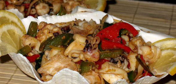 Кальмары (сепия) с паприкой и базиликом